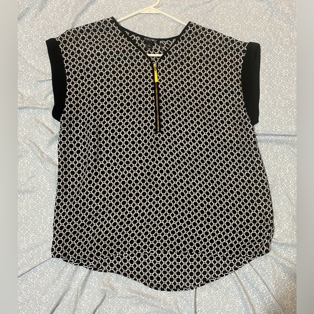 Roz & Ali Black and White Circle Pattern Blouse
